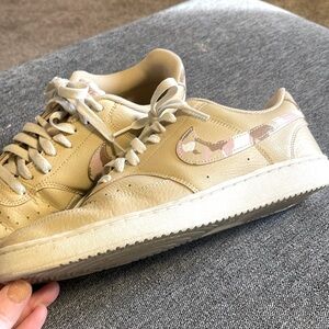 Nike
(WMNS) Nike Court Vision Low 'Sesame Camo' DX3734-200